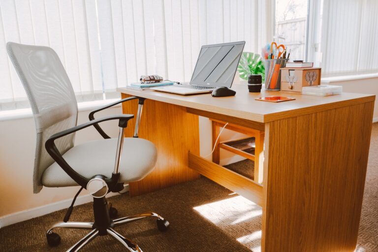 Vælg en ergonomisk kontorstol til arbejdspladsen